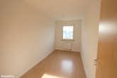 Helle 3-Raum-Wohnung mit Balkon und tollem Blick - Schlafzimmer klein - Tür Flur