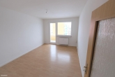 Südbalkon und Tageslichtbad - 3-Raum-Wohnung ab September verfügbar - Wohnzimmer