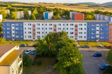 Südbalkon und Tageslichtbad – 3-Raum-Wohnung ab September verfügbar, 07318 Saalfeld, Etagenwohnung